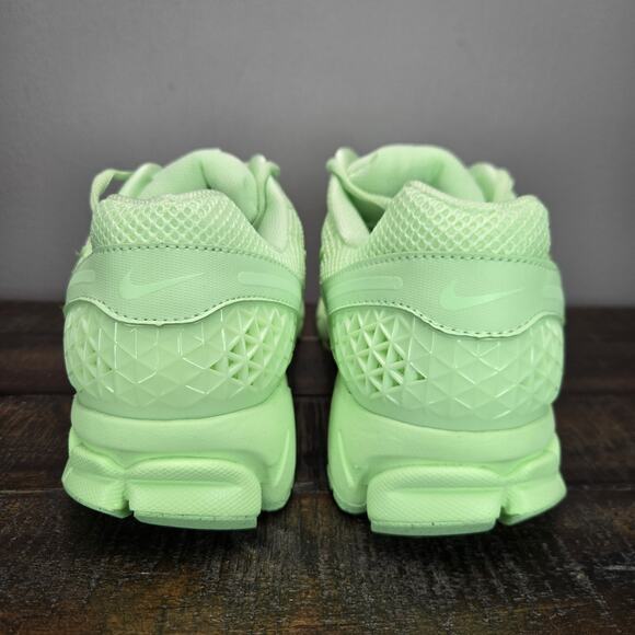 NEW Nike Zoom Vomero 5 Mens Size 10 Running Shoes Sneaker Green HF5493 301 - Picture 4 of 12